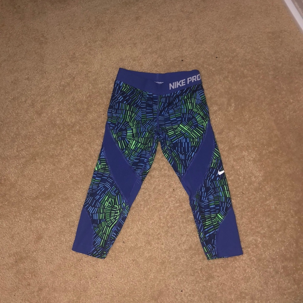 Nike Pro capri leggings.